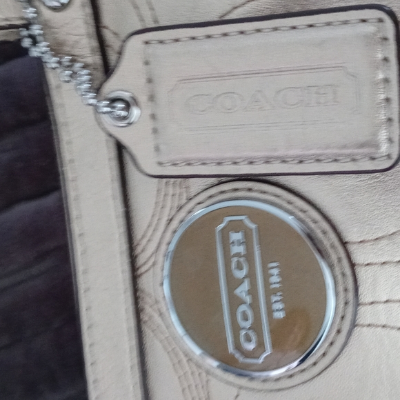 Coach gold purse - Picture 12 of 12